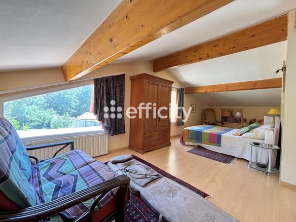 Maison
         5 pièces
        - 204 m² 580 000 € *