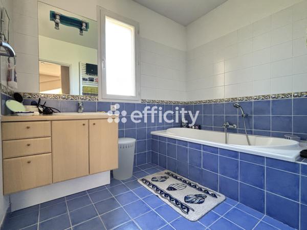 Maison
         5 pièces
        - 204 m² 580 000 € *