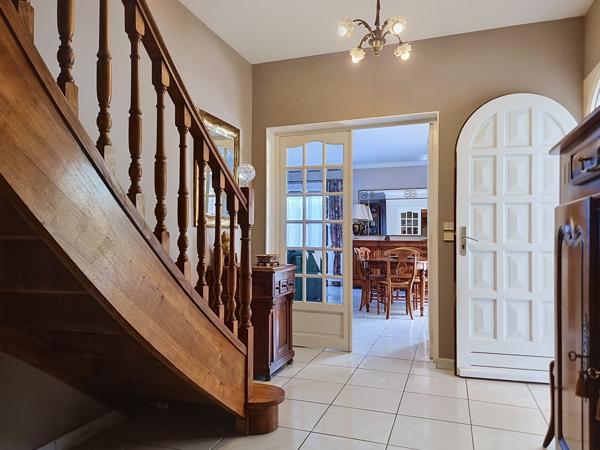 Maison
         6 pièces
        - 200 m² 357 000 € *