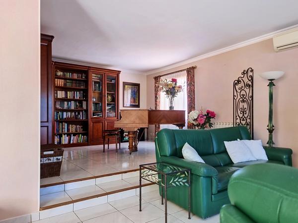 Maison
         6 pièces
        - 200 m² 357 000 € *
