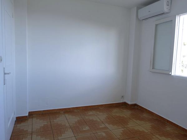 Ste Clotilde Bois de Nèfles, villa T4 mitoyenne de 100 m² Sainte-Clotilde (97490)