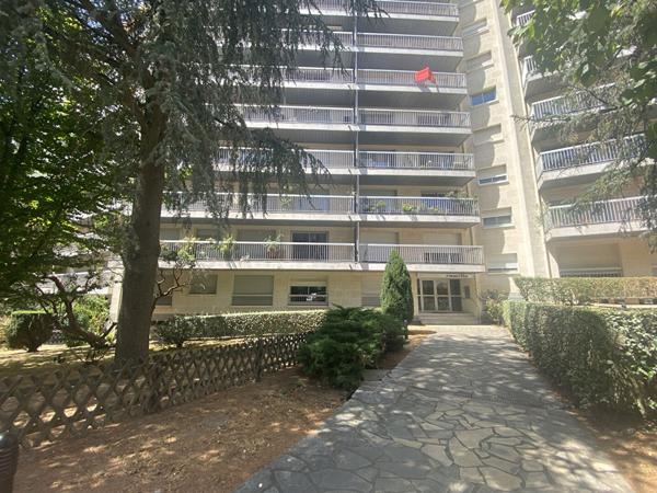 QUARTIER GUIST HAU T1 MEUBLE AVEC PETITE TERRASSE, Nantes 44000