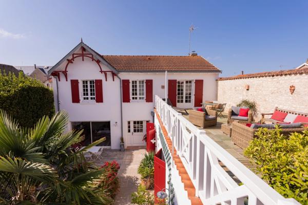 Villa à vendre 6 pièces CHATELAILLON PLAGE (17) – Triangle d’or – 196 m² – Terrasse 50 m² – Jardin intime – Garage – stationnement privatif