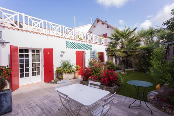 Villa à vendre 6 pièces CHATELAILLON PLAGE (17) – Triangle d’or – 196 m² – Terrasse 50 m² – Jardin intime – Garage – stationnement privatif