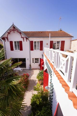 Villa à vendre 6 pièces CHATELAILLON PLAGE (17) – Triangle d’or – 196 m² – Terrasse 50 m² – Jardin intime – Garage – stationnement privatif