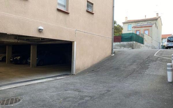 Stationnement à louer
