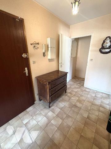 APPARTEMENT T3 - BALCON-TERRASSE - CENTRE SALLANCHES
