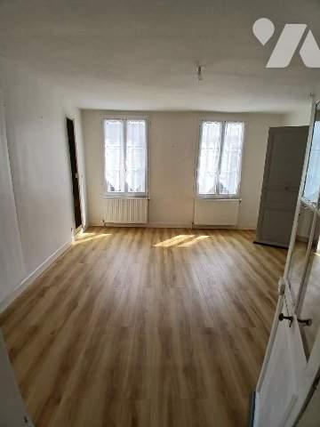 Belle maison de ville avec jardin et caves