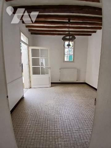 Belle maison de ville avec jardin et caves