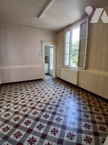 Belle maison de ville avec jardin et caves