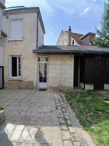 Belle maison de ville avec jardin et caves