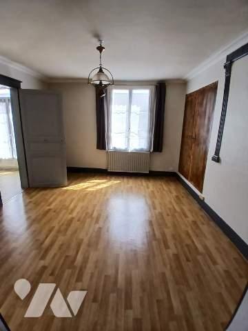 Belle maison de ville avec jardin et caves