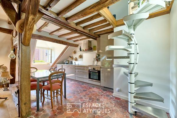 Duplex en dernier étage avec vue sur la Place des Vosges