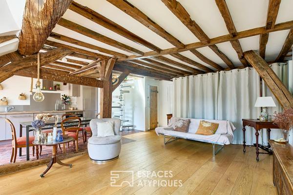 Duplex en dernier étage avec vue sur la Place des Vosges