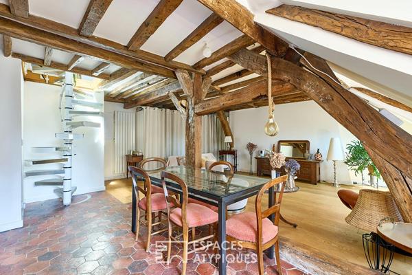 Duplex en dernier étage avec vue sur la Place des Vosges