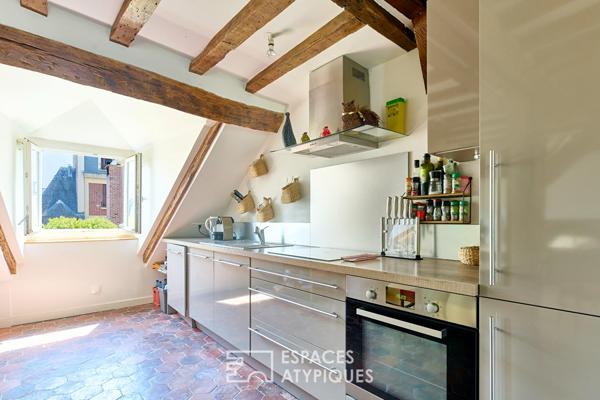 Duplex en dernier étage avec vue sur la Place des Vosges