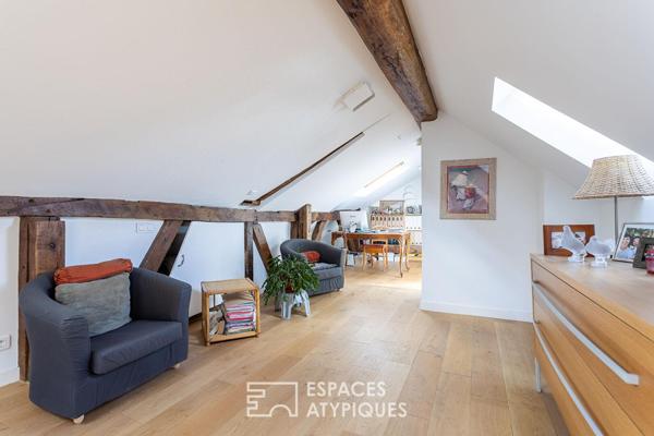 Duplex en dernier étage avec vue sur la Place des Vosges
