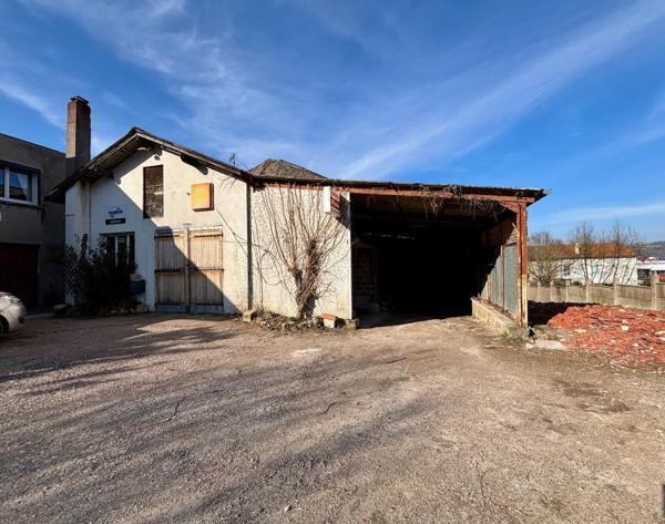 Maison individuelle avec nombreuses dépendances