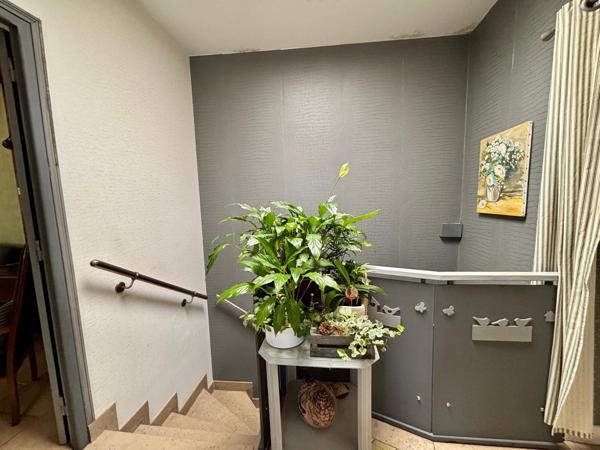 Maison individuelle avec nombreuses dépendances