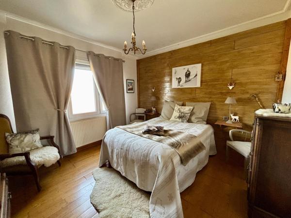 Maison individuelle avec nombreuses dépendances