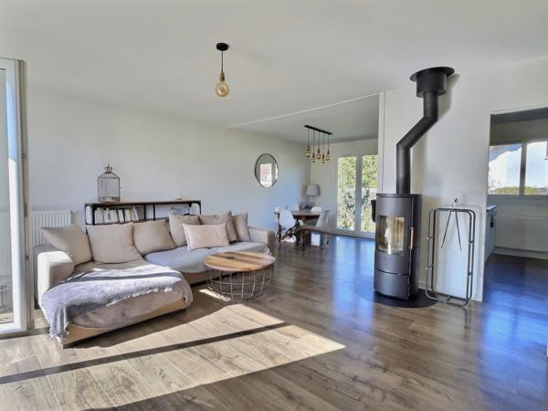 Cessy (01170) Maison familiale au calme avec superbe jardin et piscine chauffée