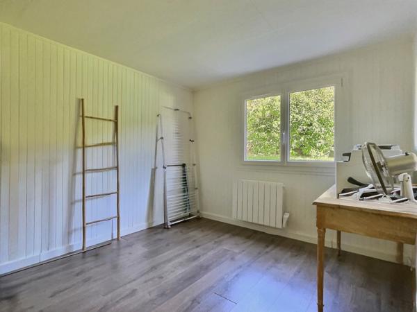 Cessy (01170) Maison familiale au calme avec superbe jardin et piscine chauffée