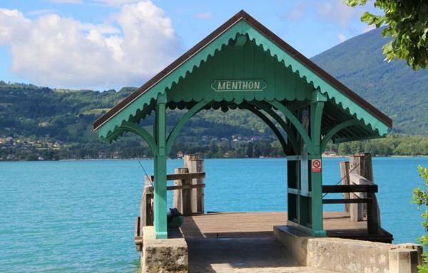 Terrain très rare sur le Lac d'Annecy rive est - Emplacement rare et privilégié