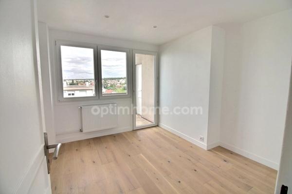 Appartement 3 pièces de 69 m2 avec balcon, cave et parking à vendre à POISSY (78)