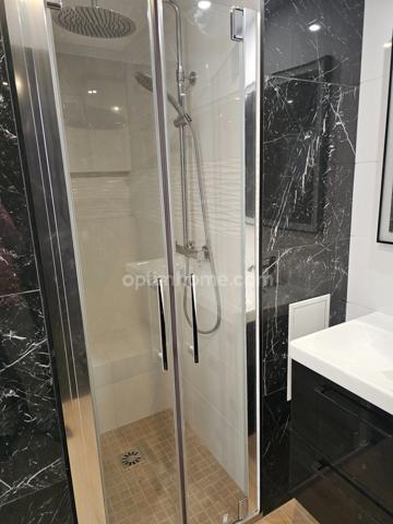 Appartement 3 pièces de 69 m2 avec balcon, cave et parking à vendre à POISSY (78)