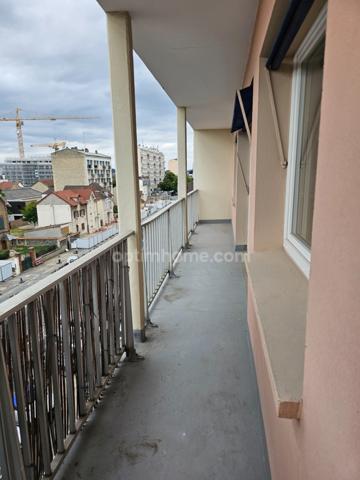 Appartement 3 pièces de 69 m2 avec balcon, cave et parking à vendre à POISSY (78)