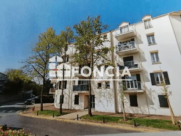 Location Studio 22 m² - 2 PLACE MICHEL BONY Le Plessis Trevise 94420