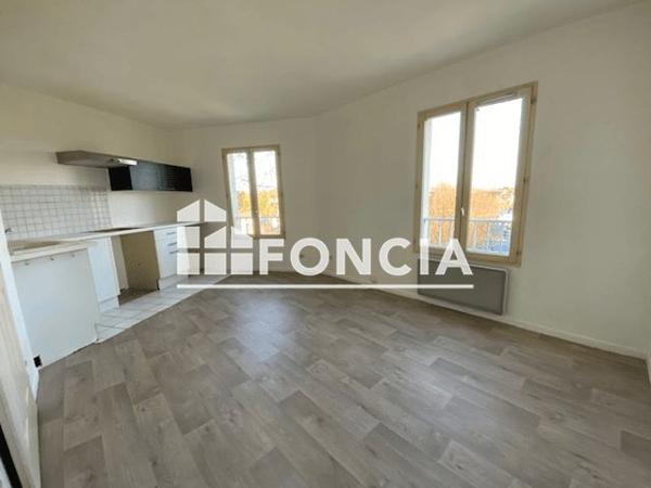 Location Studio 22 m² - 2 PLACE MICHEL BONY Le Plessis Trevise 94420