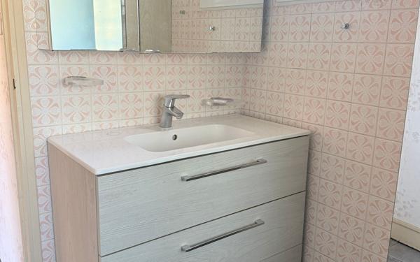 Maison à vendre    2 pièces •  Marseille 11