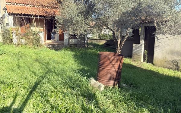 Maison à vendre    2 pièces •  Marseille 11