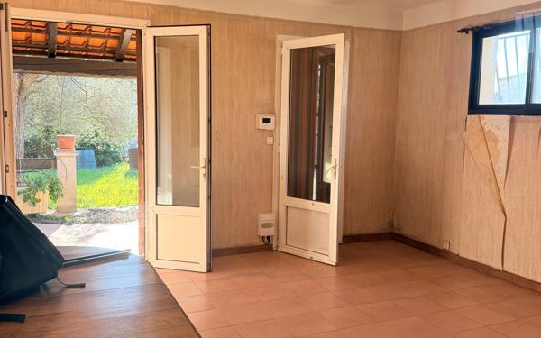 Maison à vendre    2 pièces •  Marseille 11