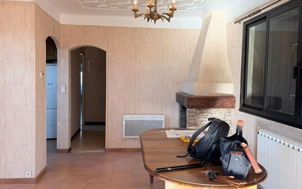 Maison à vendre    2 pièces •  Marseille 11