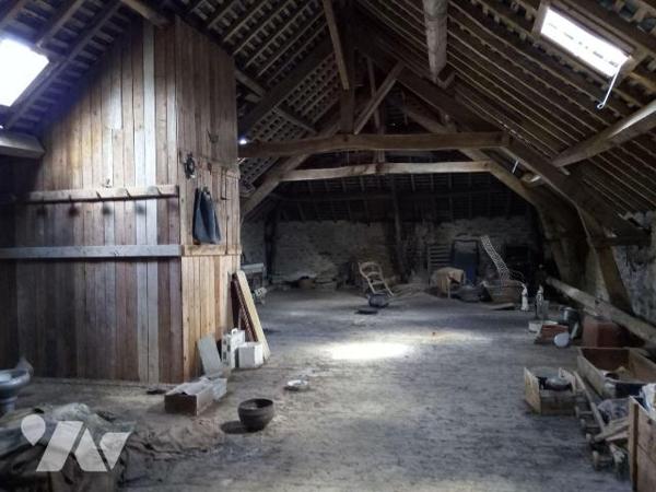 Entre MAYENNE et VILLAINES-LA-JUHEL (53), un ensemble immobilier composé :
- d'une maison d'ha...