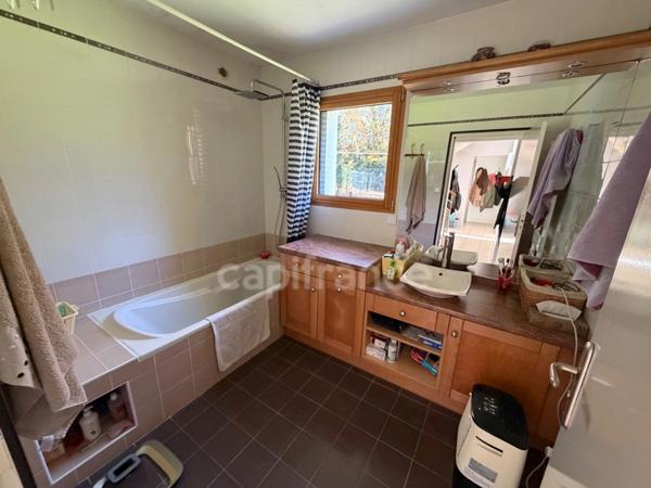 EXCLUSIVITÉ - A 5 minutes de Carhaix-Plouguer - PRESTATIONS HAUT DE GAMME - Magnifique Maison à vendre 7 pièces (22) DPE C