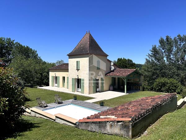 villa avec piscine et parc arboré