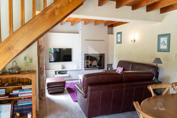 villa avec piscine et parc arboré