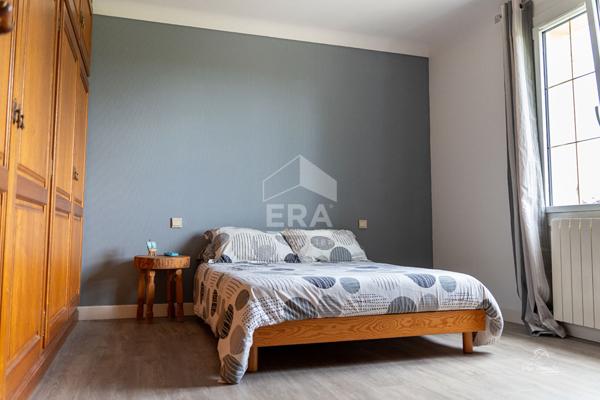 villa avec piscine et parc arboré