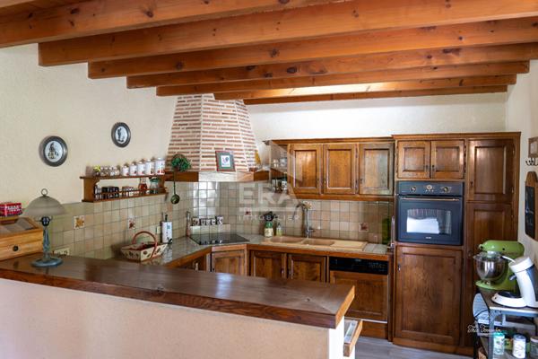 villa avec piscine et parc arboré