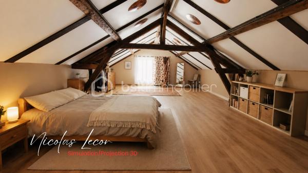 Idéalement située sur la commune de La Guerche-sur-l’Aubois, cette agréable maison familiale avec une vie de plain-pied d’environ 150 m² habitables saura séduire les amateurs d’espace, de confort et de tranquillité.

Édifiée sur un terrain plat, arboré et sans vis-à-vis d’environ 1 700 m², elle offre un cadre de vie agréable avec terrasse, abri de jardin et puits, idéal pour l’entretien du jardin et les extérieurs.

Au rez-de-chaussée, vous découvrirez une vie de plain-pied particulièrement appréciable comprenant une belle pièce de vie lumineuse et chaleureuse de plus de 40 m² agrémenté d’un poêle à bois, une cuisine aménagée et entièrement équipée d’environ 14 m² (four, plaques, lave-vaisselle, hotte), deux chambres, une salle d’eau, un WC indépendant avec lave-mains, ainsi qu’un espace rangement et une partie cellier.

À l’étage, le bien propose une pièce palière polyvalente pouvant convenir parfaitement à une chambre supplémentaire, un bureau, une salle de jeux ou un espace détente selon vos besoins. Vous y trouverez également une grande chambre avec son espace sanitaire privatif comprenant une douche, WC et bidet.

Un véritable atout supplémentaire : un grenier d’environ 45 m² au sol, offrant un beau potentiel d’aménagement pour créer une ou plusieurs chambres supplémentaires, une suite parentale, un espace télétravail ou loisirs. La maison permet ainsi d’envisager 4 à 5 chambres selon vos projets.

Côté dépendances et annexes, la maison bénéficie d’un ensemble particulièrement fonctionnel comprenant :

- un garage attenant avec accès direct à l’habitation,
- un second garage d’environ 22 m²,
- un espace atelier d’environ 20 m²,
- ainsi qu’une cave.

Pour votre confort : double vitrage PVC sur une partie de la maison, fibre optique installée, chauffage électrique récent complété par un poêle à bois.

Située à La Guerche-sur-l’Aubois, commune disposant des commodités du quotidien, d’écoles, d’établissements scolaires, commerces et services, cette maison conviendra aussi bien à une famille qu’à des acquéreurs recherchant un bien évolutif dans un environnement pratique et agréable. La commune dispose notamment d’écoles maternelles et élémentaires ainsi que du collège Claude Debussy.

Une maison offrant de beaux volumes, de nombreuses possibilités d’aménagement et un environnement privilégié, à découvrir sans tarder.