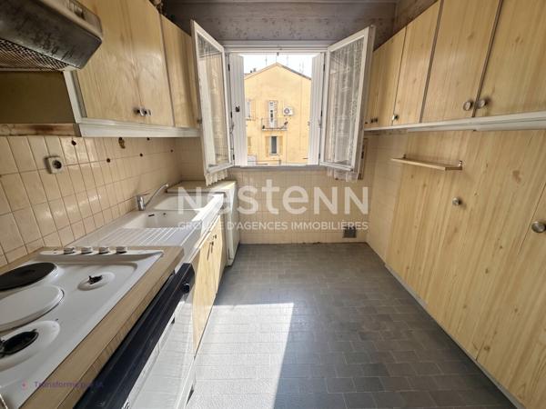 LE PORT  3 PIÈCES 65 M² TRAVERSANT À RÉNOVER  BALCON et CELLIER