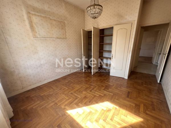 LE PORT  3 PIÈCES 65 M² TRAVERSANT À RÉNOVER  BALCON et CELLIER