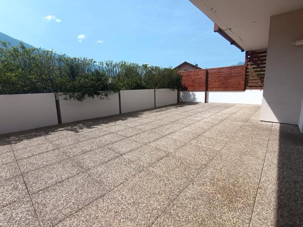 Charmant deux pièces avec terrasse proche de la patinoire