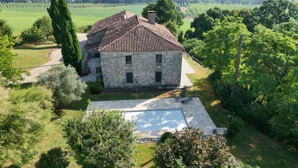 Propriété d'exception rénovée avec élégance dans l'Albret