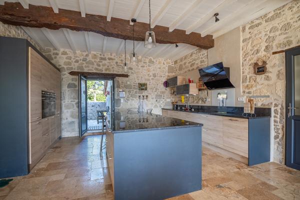 Propriété d'exception rénovée avec élégance dans l'Albret