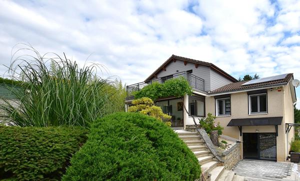 À vendre bien rare – Superbe propriété avec vue imprenable, piscine et prestations haut de gamme – Firminy / Saint-Ferréol-d’Auroure