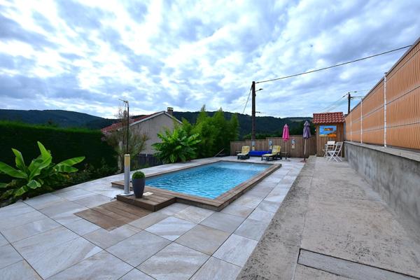À vendre bien rare – Superbe propriété avec vue imprenable, piscine et prestations haut de gamme – Firminy / Saint-Ferréol-d’Auroure